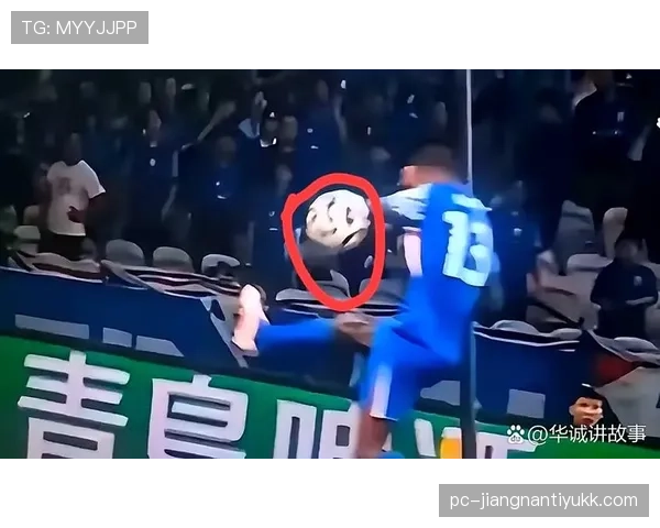 拉人犯规判罚标准解析：哪些动作会被裁判认定犯规？