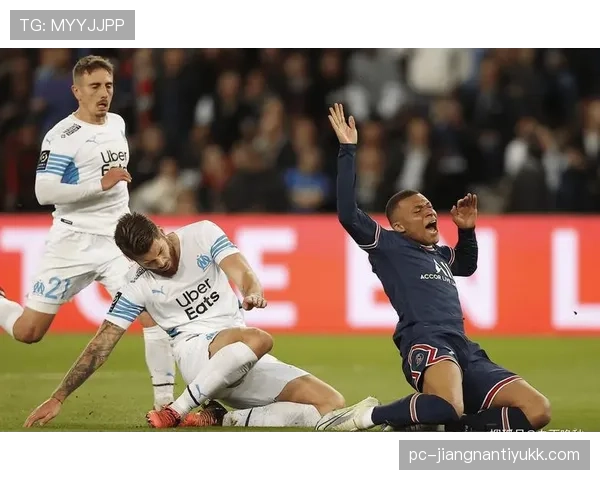 巴黎圣日耳曼进攻结构是否正在失去中心点，对战术稳定性形成考验